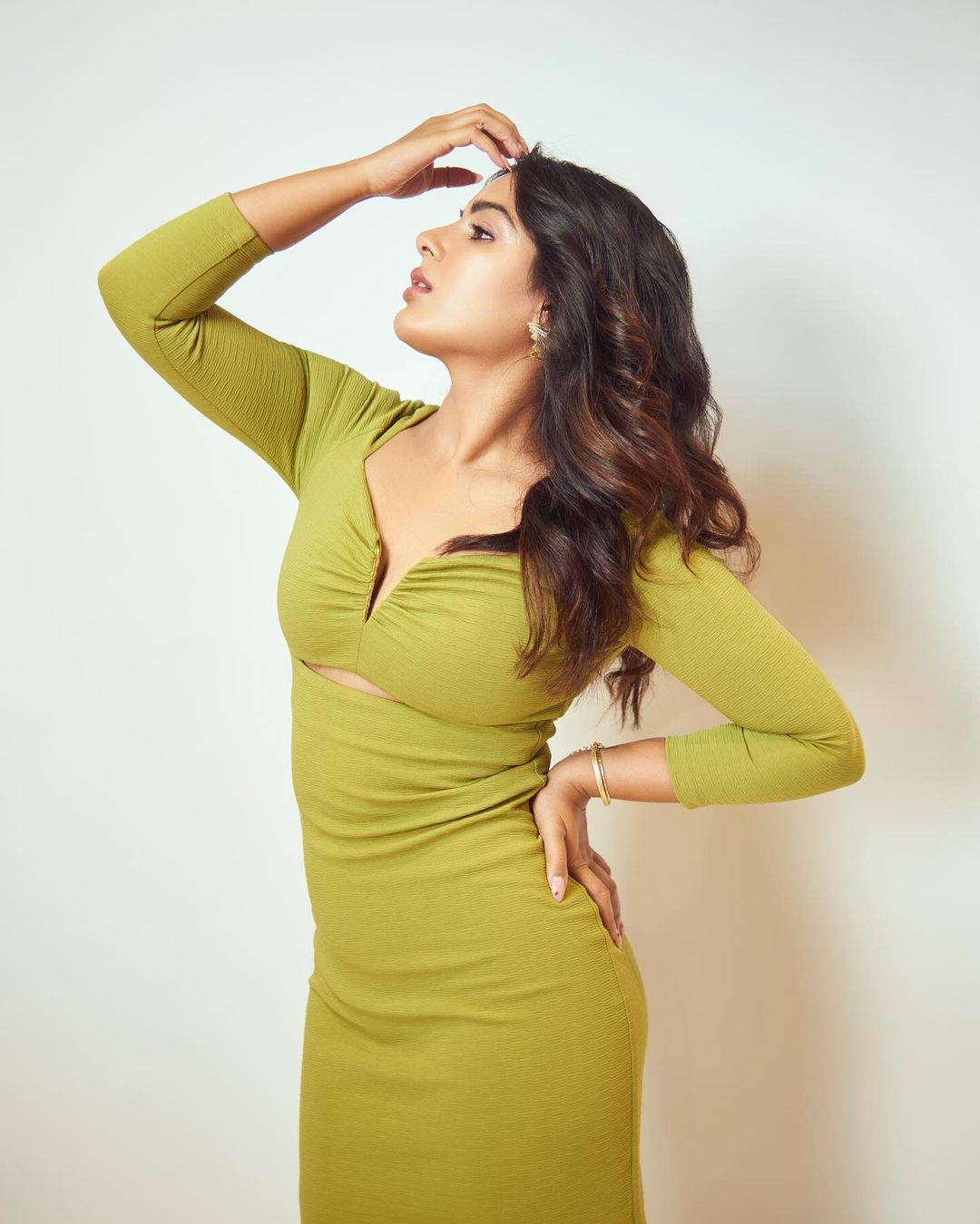 Pic Talk: Hot Lady’s Hot Show In Tight Dress